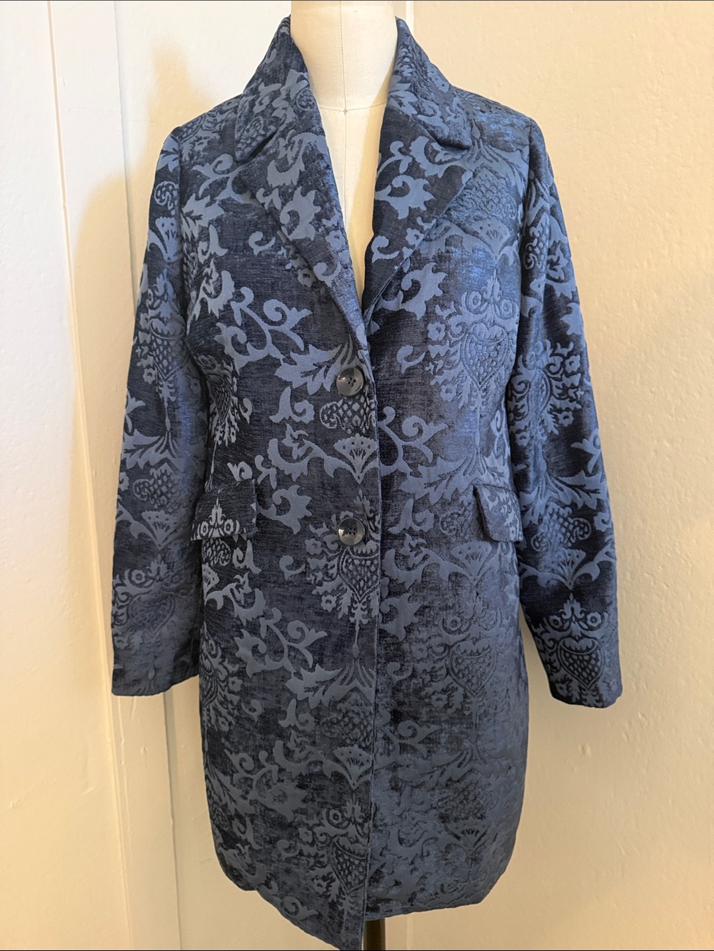 Chicos blue jacquard tapestry 3/4 jacket